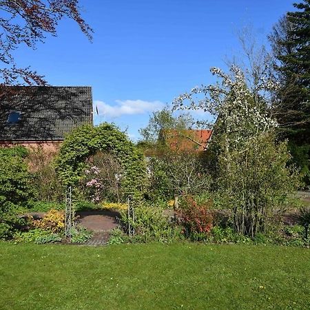 Unser Traumhaus Mit Wunderschoenem Garten Аурих Екстериор снимка