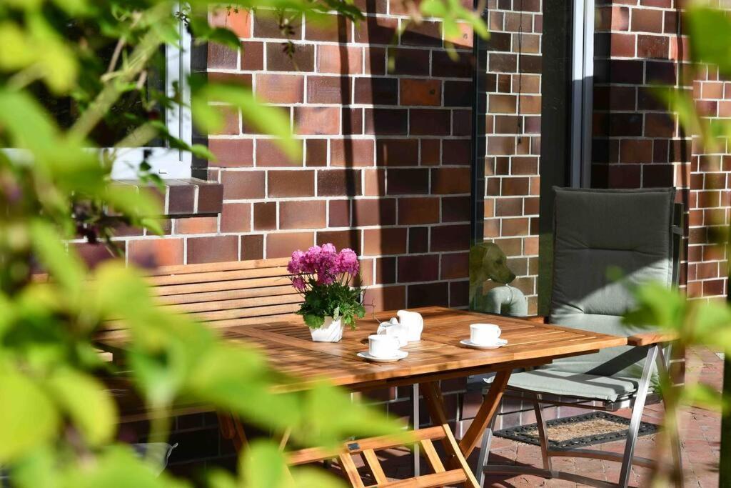 Unser Traumhaus Mit Wunderschoenem Garten Аурих Екстериор снимка