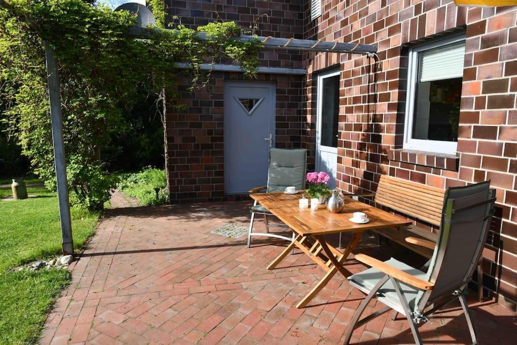 Unser Traumhaus Mit Wunderschoenem Garten Аурих Екстериор снимка