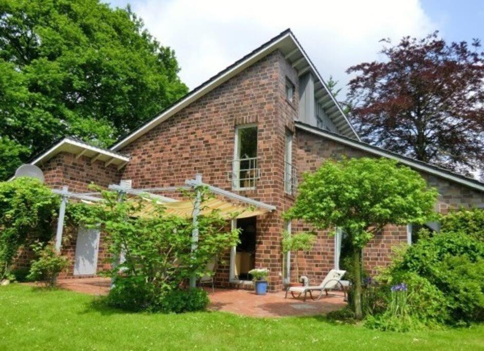 Unser Traumhaus Mit Wunderschoenem Garten Аурих Екстериор снимка